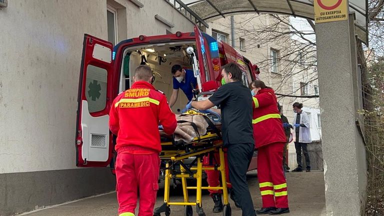 Comisii medicale şi ajutor de la Minister pentru copilul căzut de la etaj (video)