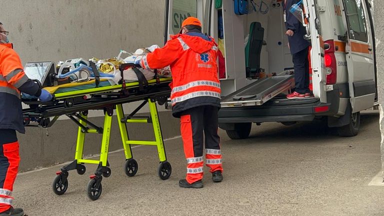Copil transportat la spital după ce a băut insecticid