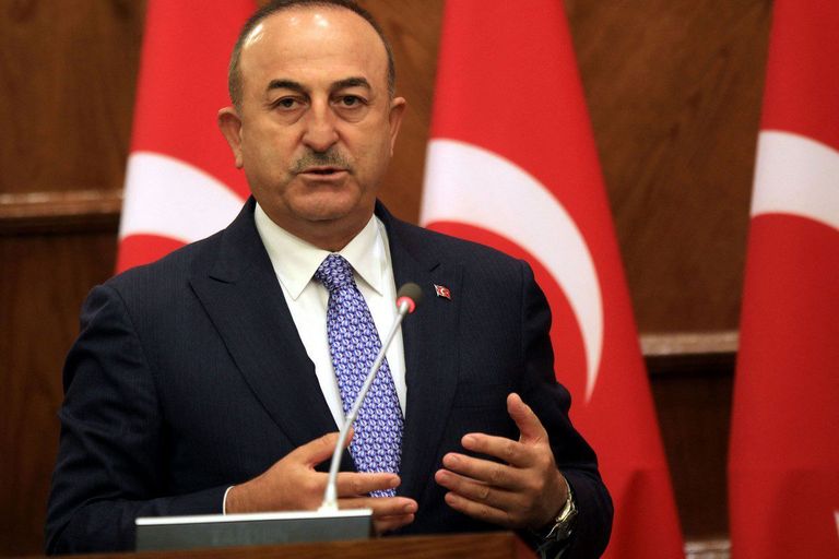 Turcia interzice accesul în Bosfor şi Dardanele tuturor navelor militare