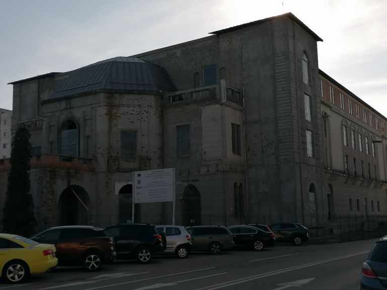Municipalitatea riscă să piardă şi a doua finanţare pentru Teatrul Eminescu