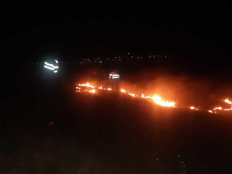 Zeci de hectare de teren pârjolite de flăcări
