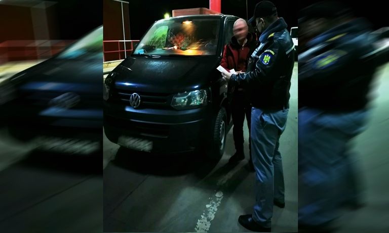 Trei permise de conducere false descoperite asupra unui cetățean din Republica Moldova