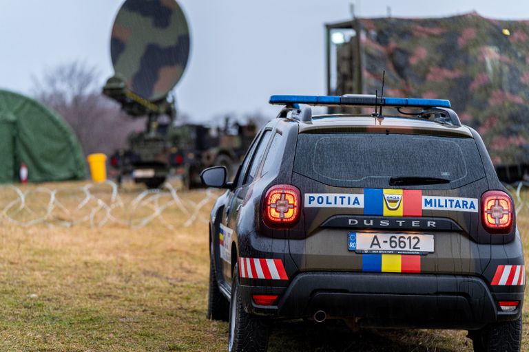 Tabără militară ridicată la graniţa cu Ucraina (video)