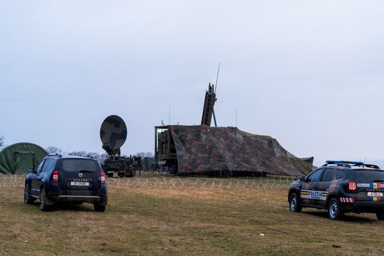 Militarii de la Suharău, specializați inclusiv în războiul electronic