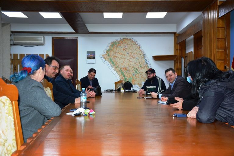 Întâlnire între prefect și reprezentanții societății civile pentru sprijinirea refugiaților din Ucraina