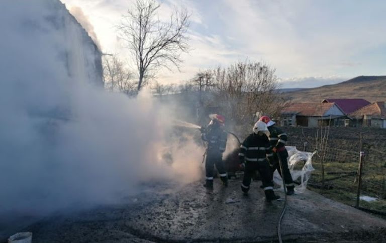 Intervenții în lanț ale pompierilor. Nouă incendii în mai puțin de 10 ore