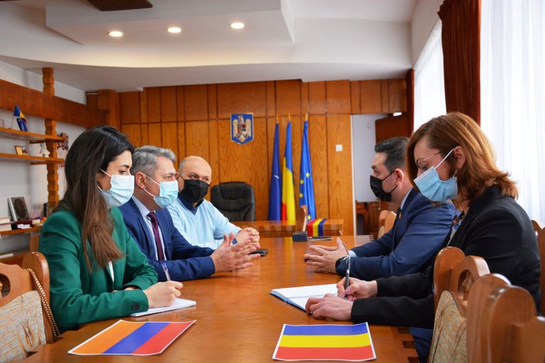 Ambasadorul Republicii Armenia a mers în vizită la Prefectură