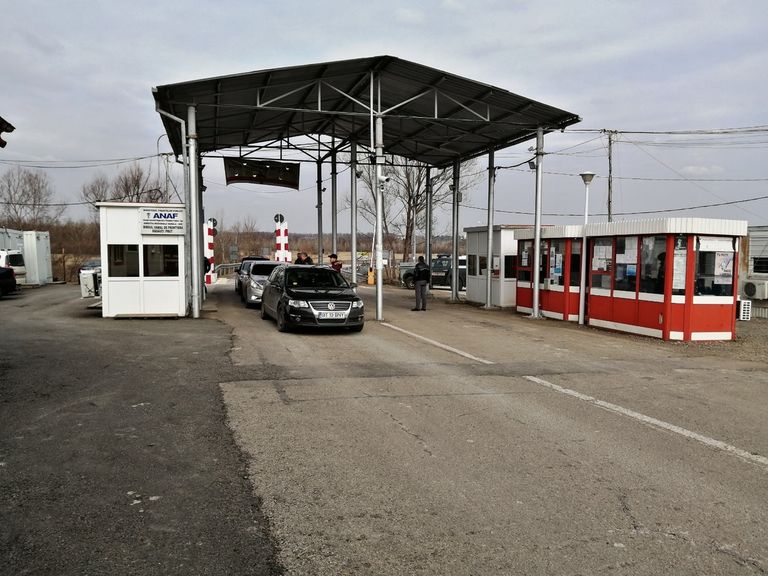 Sute de refugiați ucraineni ajung zilnic în județ