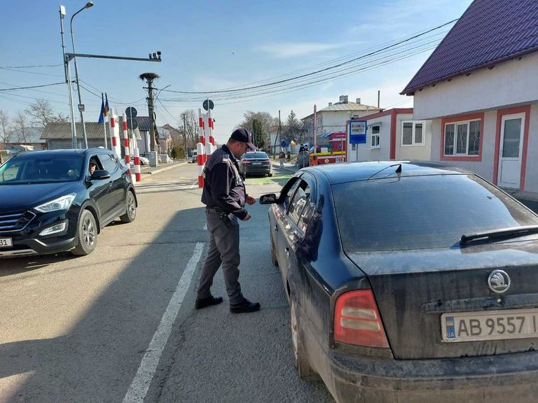 Ucrainenii continuă să fugă din calea războiului