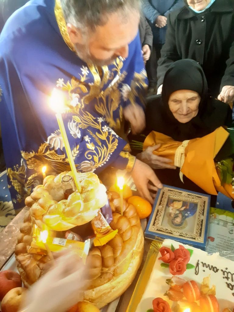 Sărbătoare în Carasa – Corlăteni: Decana de vârstă a împlinit 100 de ani.