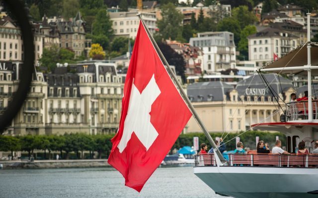 Elveţia se aliniază sancţiunilor UE împotriva Rusiei