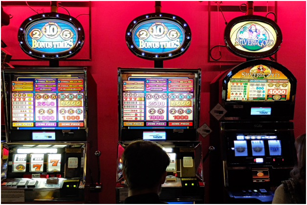 Rotiri gratuite fără depunere în cazinourile live: avantaje și dezavantaje