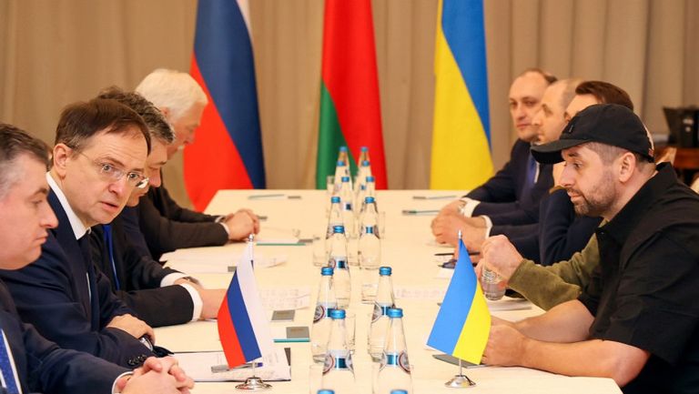 Ucraina a suspendat negocierile de pace cu Rusia