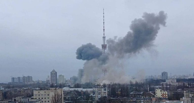 Bombardamente în Kiev asupra cartierelor rezidențiale și turnului TV