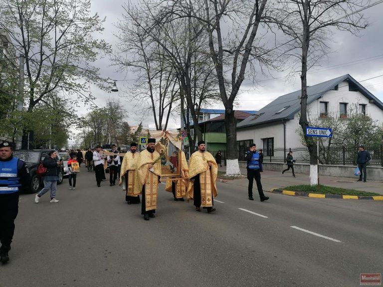 MONITORUL VIDEO: Sute de credincioși participă la Procesiunea de Florii