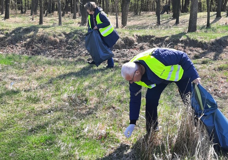 Peste o sută de tone de deșeuri colectate în județ în urma campaniei „Curățăm România”