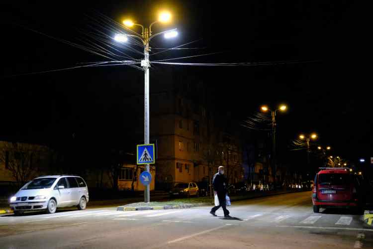 Municipalitatea cumpără sistemul de iluminat public de la Delgaz Grid