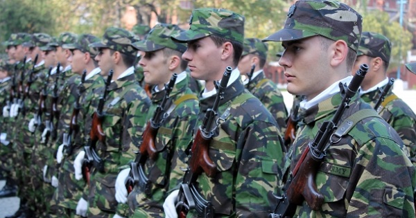 Mii de persoane s-au înscris pentru serviciul militar voluntar în Armata Română