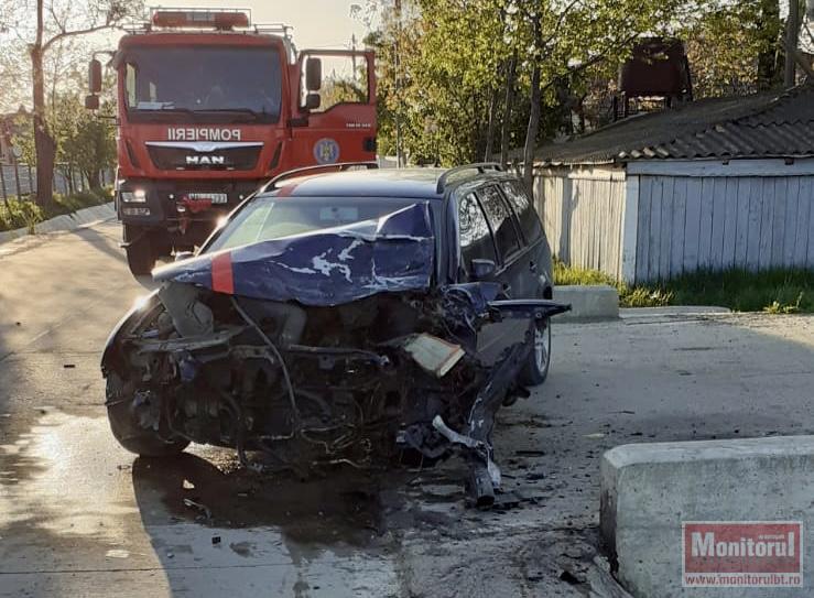 Mașini distruse după un impact violent în județ