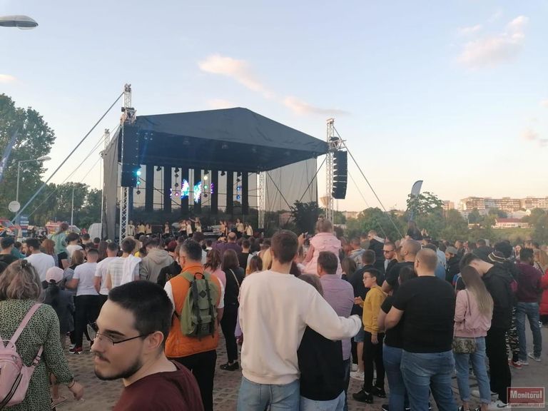 MONITORUL VIDEO: Mii de spectatori în ultima zi de spectacole la Cornișa