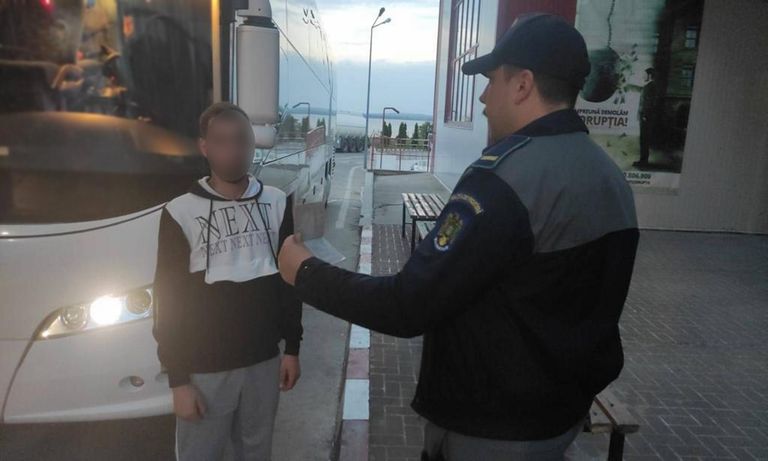 Tânăr dat în urmărire de Interpol, prins de polițiștii botoșăneni