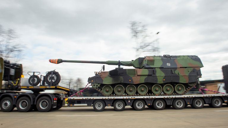 Germania va trimite șapte piese de artilerie Ucrainei