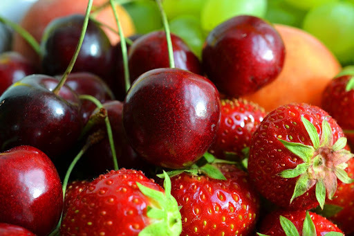 Beneficiile uimitoare ale căpșunilor și cireșelor
