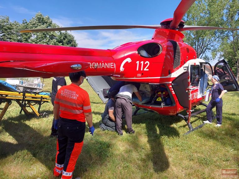 Elicopter chemat la Dorohoi pentru un bărbat în stare gravă (video)