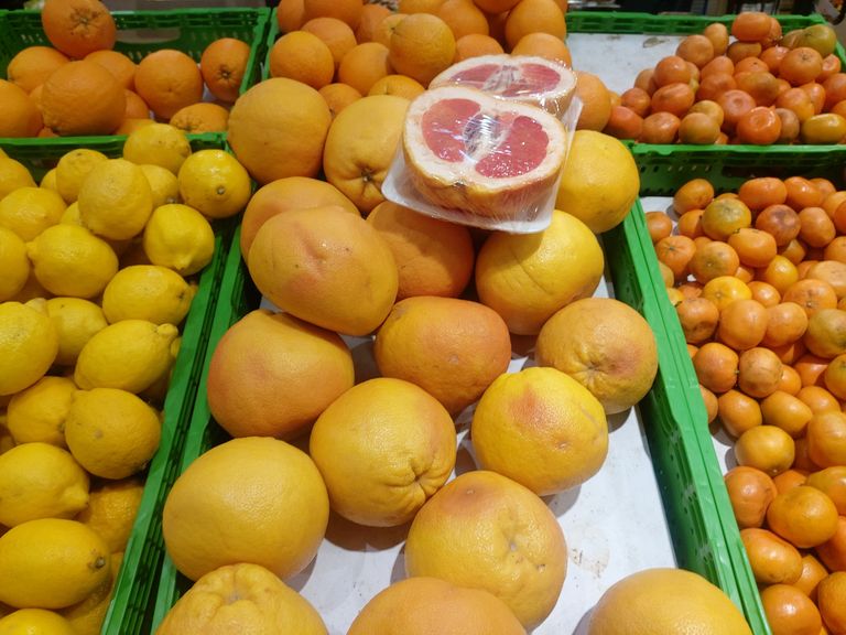 Fructe cu pesticide retrase de pe rafturi