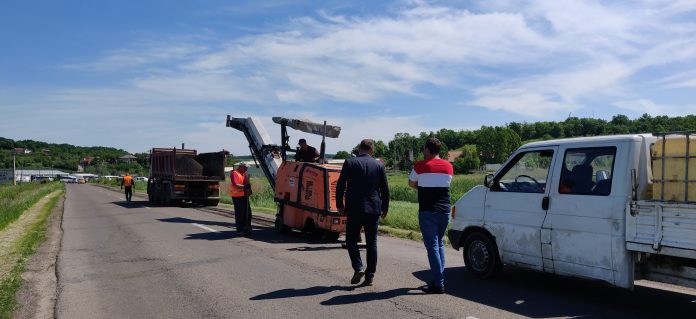 Toate drumurile din sudul județului au intrat în reparații. Drumul spre Iași a devenit un calvar