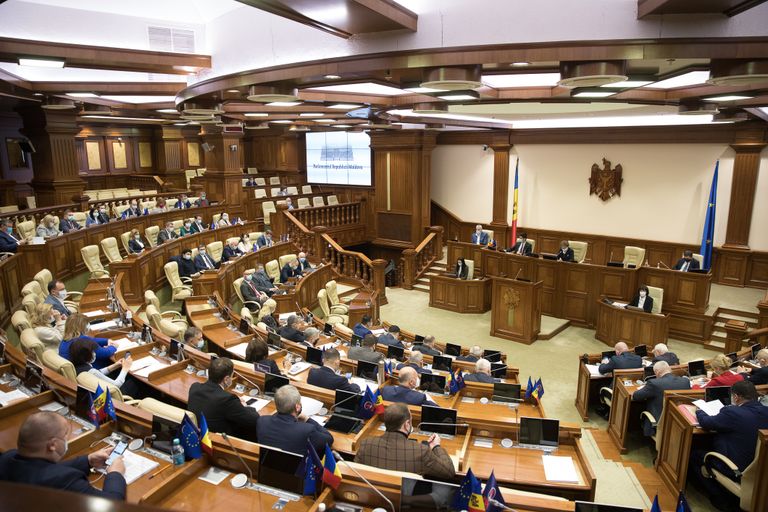 Parlamentul României şi cel al Republicii Moldova se reunesc în şedinţă comună la Chişinău