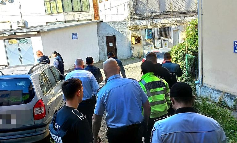 Razie a polițiștilor în municipiul Botoșani. Cei cu „probleme” și-au luat tălpășița și au dispărut