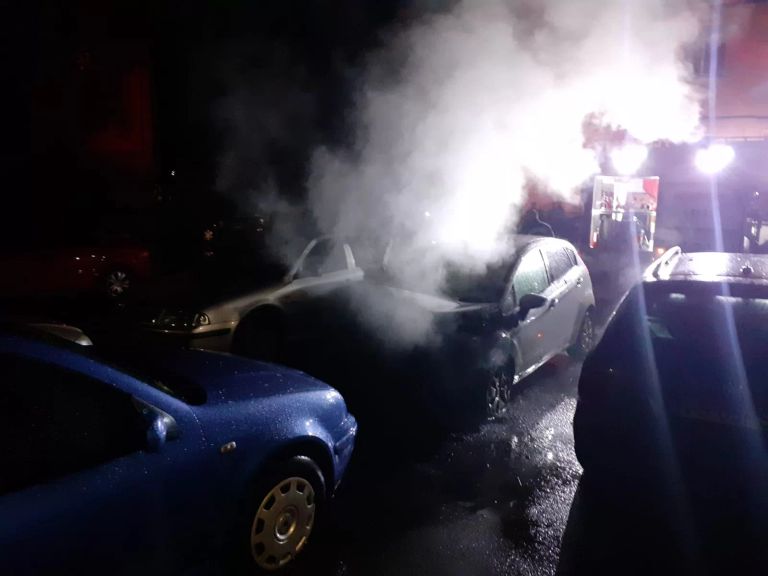 Mașina unui botoșănean a luat foc în Suceava