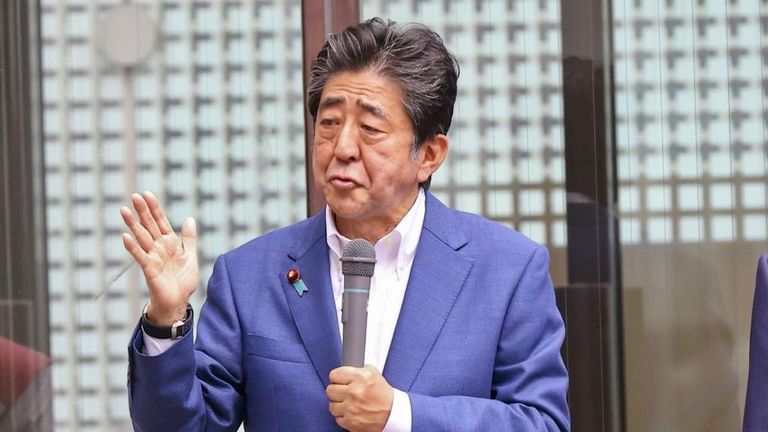 Fostul premier japonez Shinzo Abe a fost împuşcat în timp ce ținea un discurs
