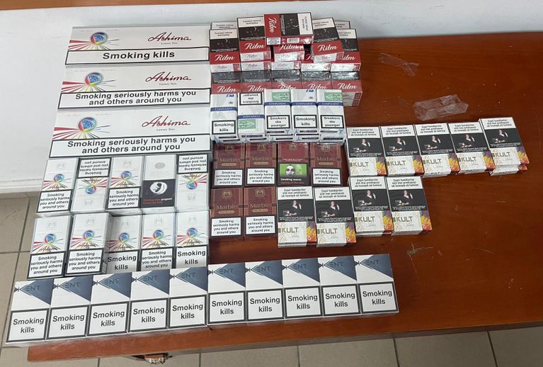 Botoșănean prins de patru ori într-o lună în timp ce vindea țigări de contrabandă