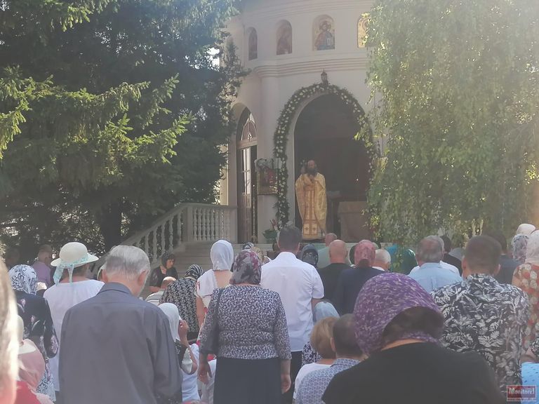 MONITORUL VIDEO: Sute de credincioși botoșăneni s-au adunat la slujba de hram oficiată la Biserica Sfântul Ilie