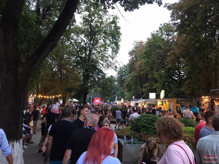 Mii de botoșăneni prezenți în a doua zi de Street Food Festival