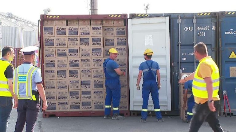 Containere suspecte verificate cu mascații, în Portul Constanța. Unul dintre containere era ticsit cu marfă pentru Botoșani