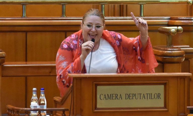 Diana Șoșoacă, executată silit de ANAF. Senatoarea are conturile blocate și i se va opri o treime din indemnizație