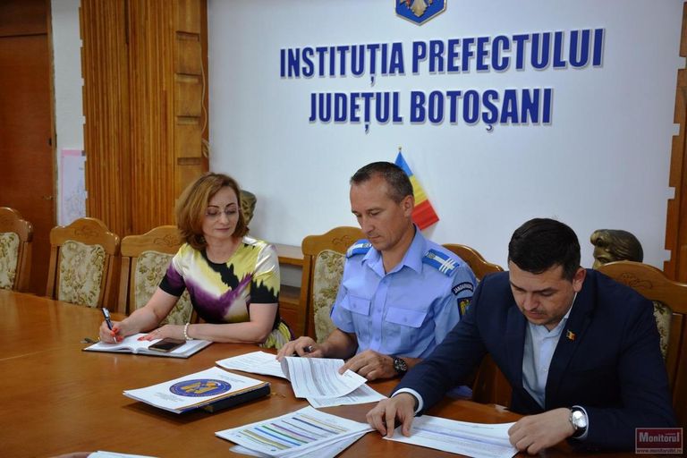 Şefii instituţiilor pun la cale începutul anului şcolar în Botoşani