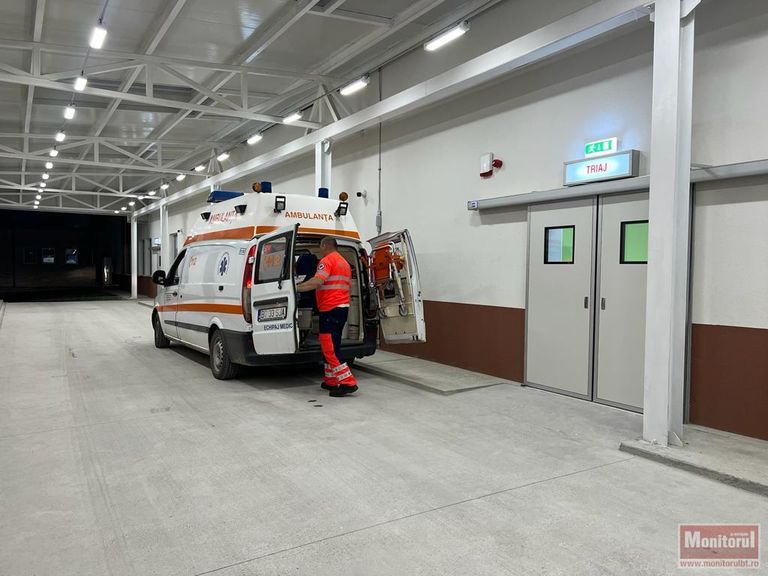 Accident de muncă la un abator important. Ambulanța a dus un angajat la spital