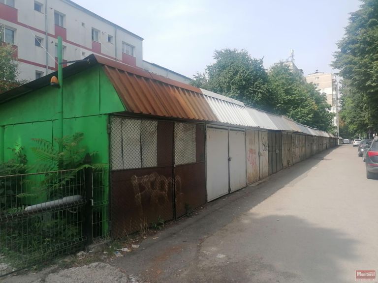 Demolarea garajelor de lângă Colegiul „Eminescu” se află tot la faza de documentații (video)