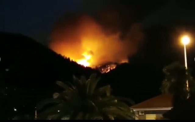 Incendiu puternic în Thassos. Aceasta este una dintre insulele preferate de români