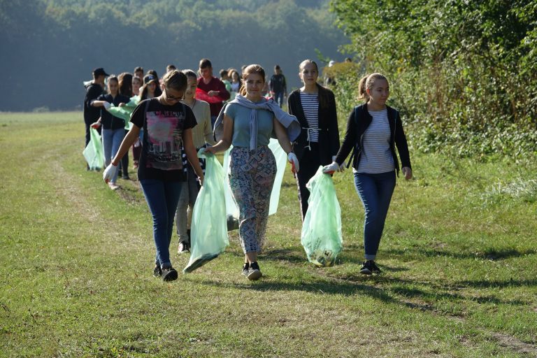 Botoșăneni invitaţi la o campanie de strângere a deşeurilor. Let’s Do It, Romania! organizează Ziua Curățeniei Naționale