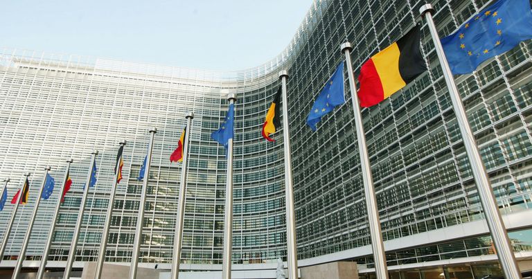 Comisia Europeană propune reducerea fondurilor europene ale Ungariei cu 65%