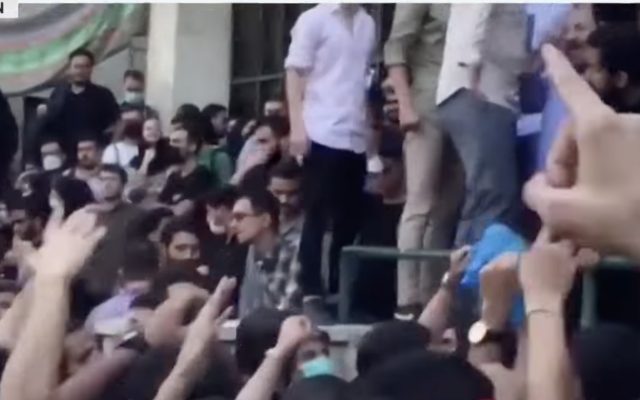 Zeci de persoane ucise în Iran la manifestaţiile pornite după moartea lui Mahsa Amini
