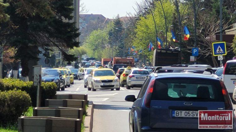 Radiografia traficului din Botoșani – aglomerație, șoferi slab pregătiți, străzi pline de gropi, semnalizare deficitară (VIDEO)