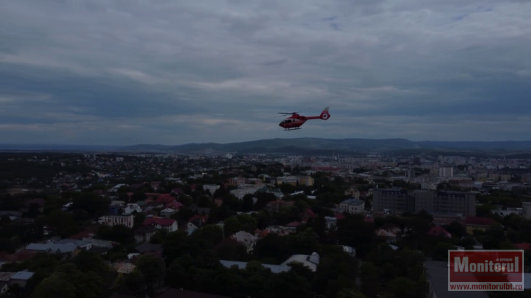 Elicopter chemat noaptea pentru un bătrân în stare critică (video)