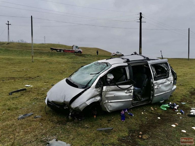 Șocant: victimele accidentului mortal au stat ore în șir abandonate pe câmp