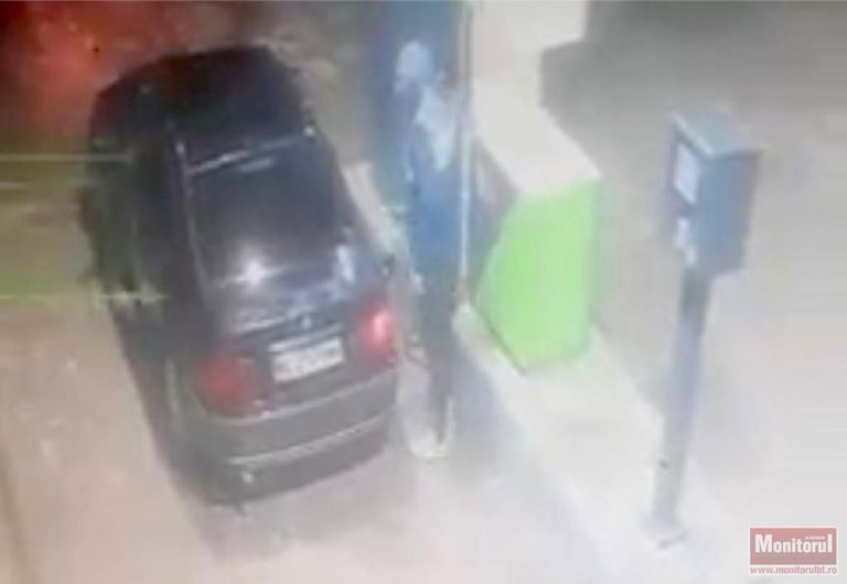 Șofer căutat de polițiști după ce a furat benzină de 415 lei